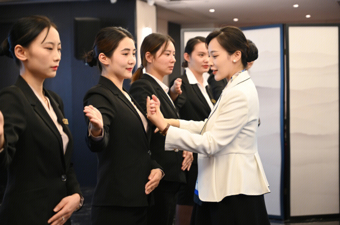 提升專業形象，鑄就會展服務新標桿——探析禮儀管家服務與培訓