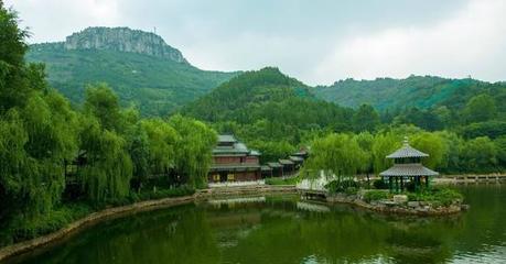 文明旅游新風尚，泉城景區展新顏——聚焦“十一”假期第五天景區管理與游客風貌